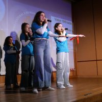 Livro "História fantasiada de uma cantora bailarina"